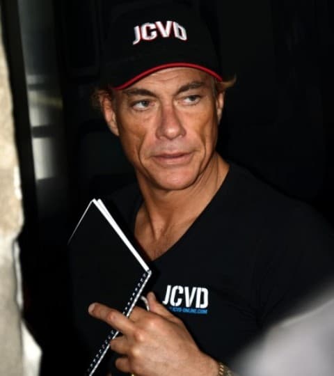 Jean-Claude Van Damme a Facebookon keresztül tartott karateedzést