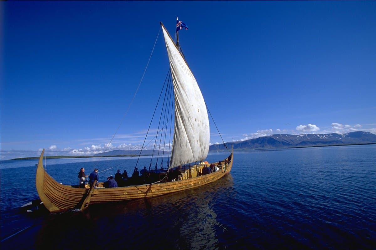 Újabb föld alá temetett ezeréves viking hajóra bukkantak Norvégiában