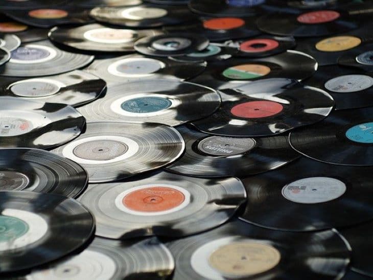 A nyolcvanas évek óta először előzte meg a vinyl lemezeladás a CD-t Amerikában