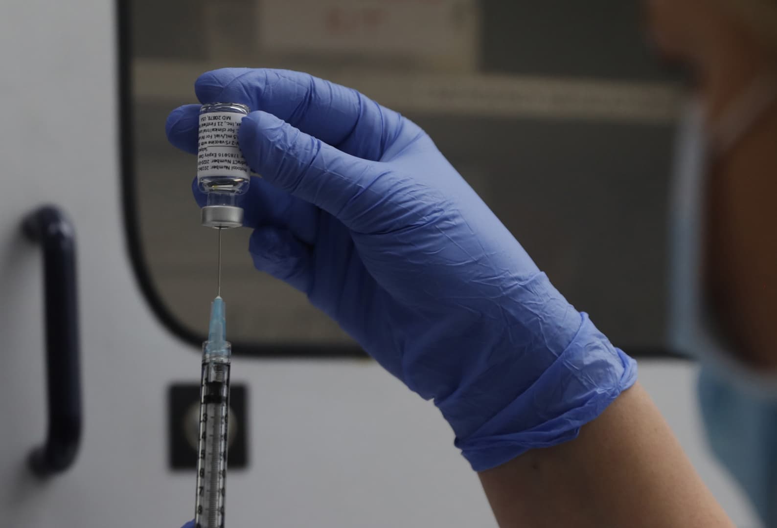 Két kórházban kezdenek oltani csütörtökön a Novavax vakcinával