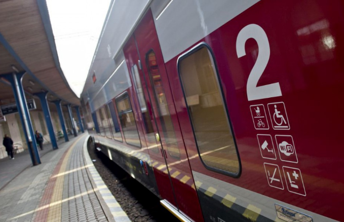 BORZALOM: Vonat gázolt el egy férfit, teljesen szétroncsolódott a lába