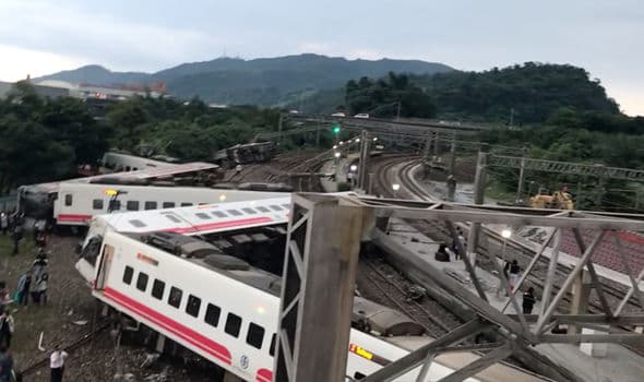 Kisiklott egy vonat Tajvanon, sokan meghaltak
