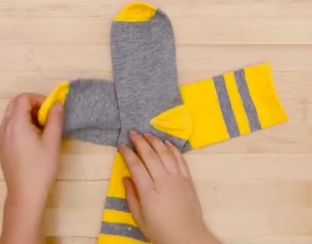 Így kell rendesen összehajtogatni a zoknit